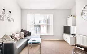 Cosy 2 Bed Apartment With Roof Terrace